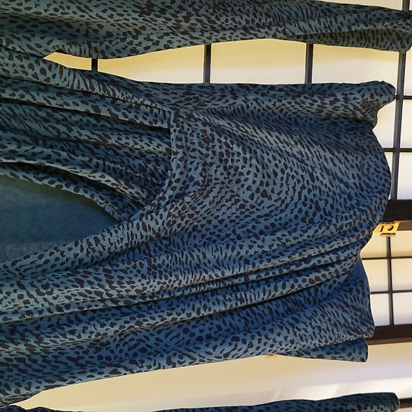 Apt 9 print top - Picture 4 of 4